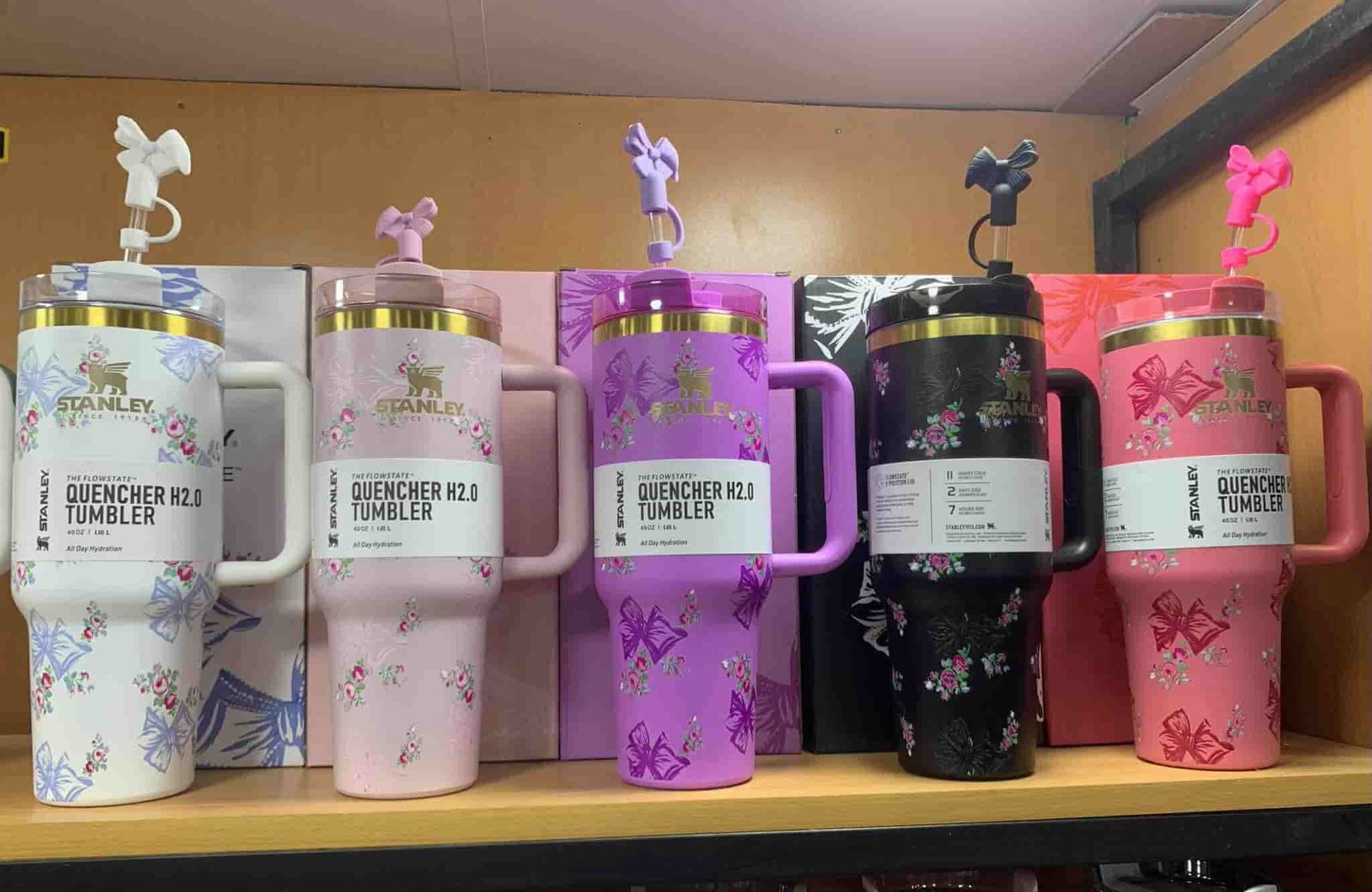 bow 6-min Explore the Stanley x Bow Printed Tumbler with bow topper printed box - Image 1