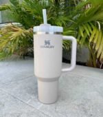 Stanley Quencher H2.0 FlowState™ Tumbler | 40oz Matte Dune