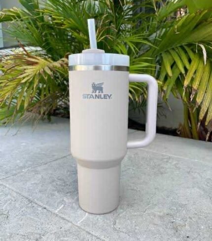 Stanley Quencher H2.0 FlowState™ Tumbler | 40oz Matte Dune