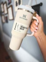 Stanley Quencher H2.0 FlowState™ Tumbler | 40oz Matte Dune - Image 3