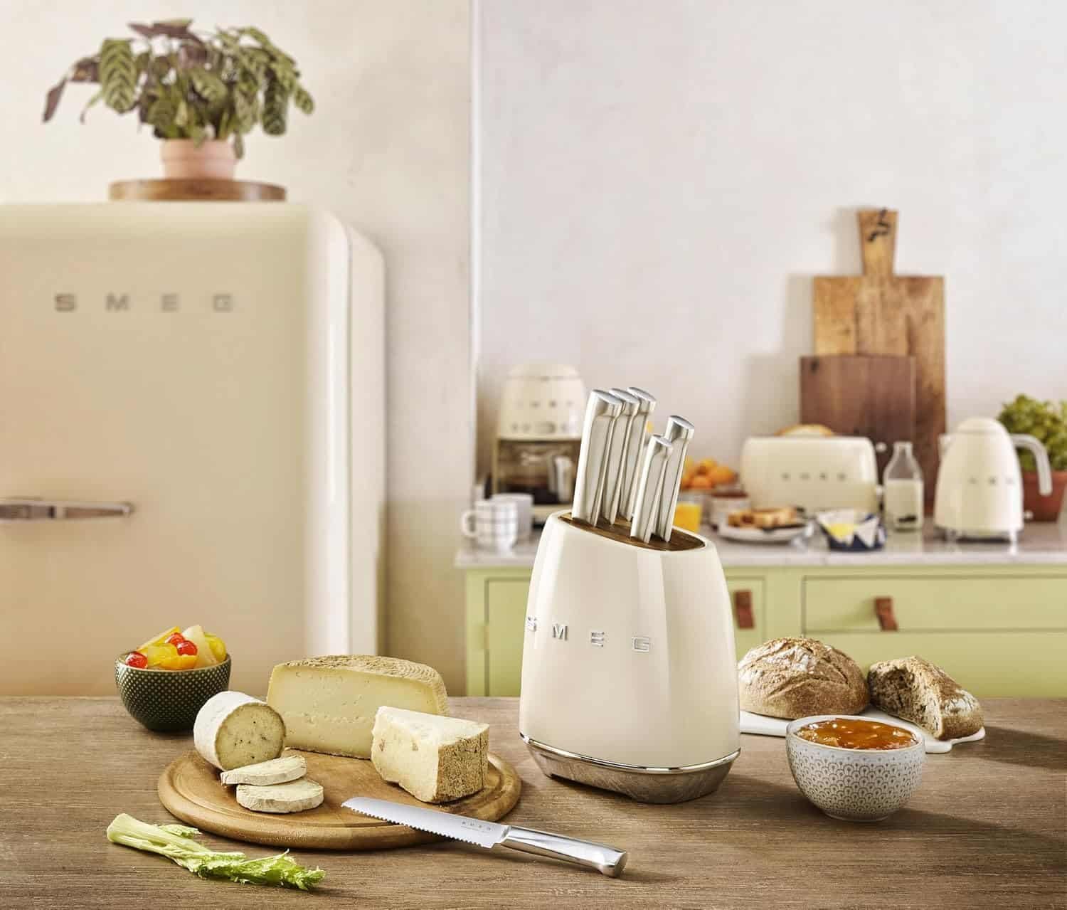81uWtn5n0lL._AC_SL1500_-min Smeg Stainless Steel Knife Block Set - Image 1