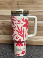 Stanley Quencher H2.0 FlowState™ Tumbler | 40 OZ Resort Floral - Image 4