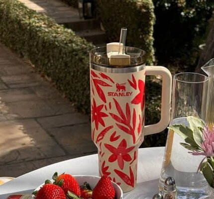 Stanley Quencher H2.0 FlowState™ Tumbler | 40 OZ Resort Floral