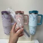 Tyeso Floral Series Insulated Tumbler with Handle (900ml) – Premium Stainless Steel Travel Mug with Leakproof Lid - Image 4